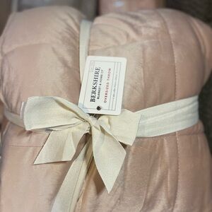 Berkshire luxury Oversized Throw